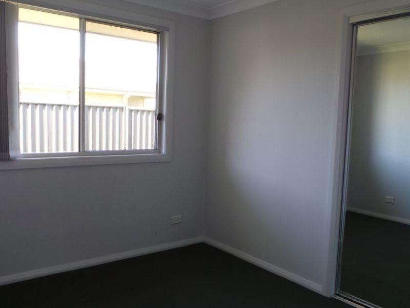 17 Regal Park Drive, Tamworth NSW 2340