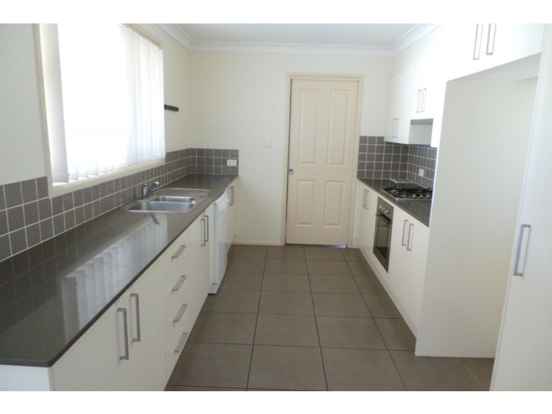 28 Bowman Drive, Tamworth NSW 2340