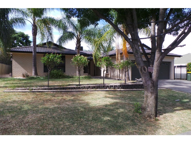 13 Banjo Circuit, Tamworth NSW 2340