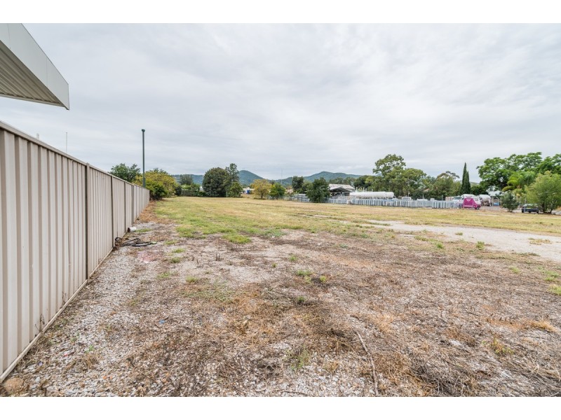 194-196 Peel Street, Tamworth NSW 2340