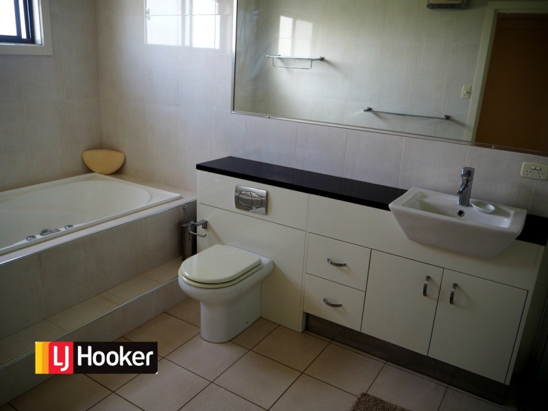 2/Greg Norman Drive, Tamworth NSW 2340