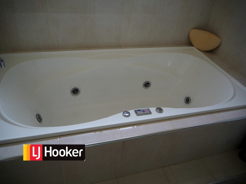 2/Greg Norman Drive, Tamworth NSW 2340