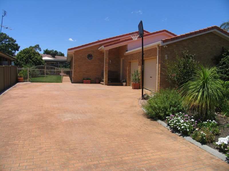 5 Wilga Place, Tamworth NSW 2340