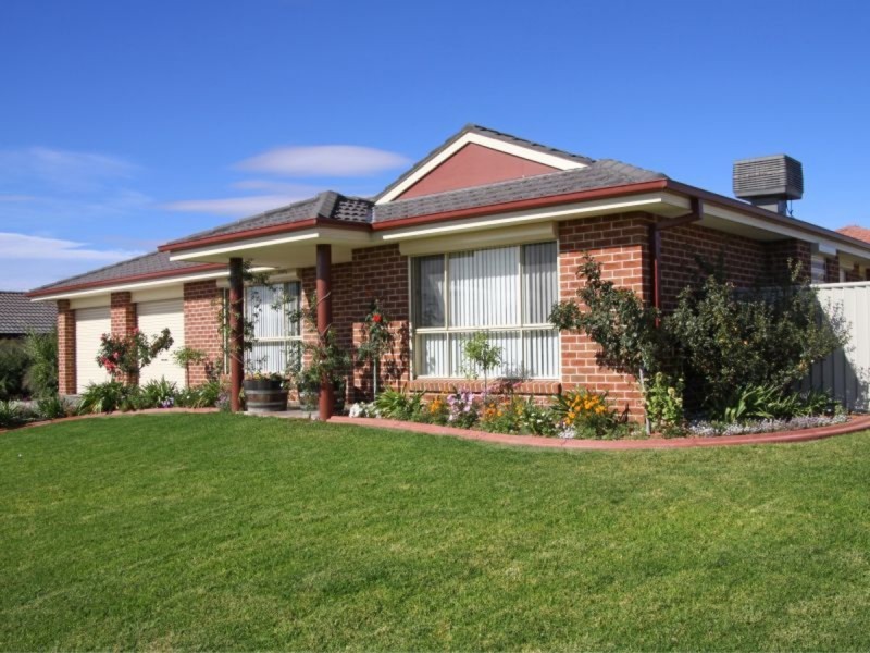 18 Warburton Drive, Tamworth NSW 2340