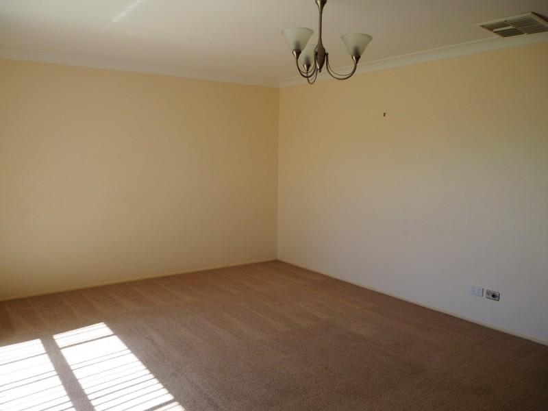 18 Warburton Drive, Tamworth NSW 2340