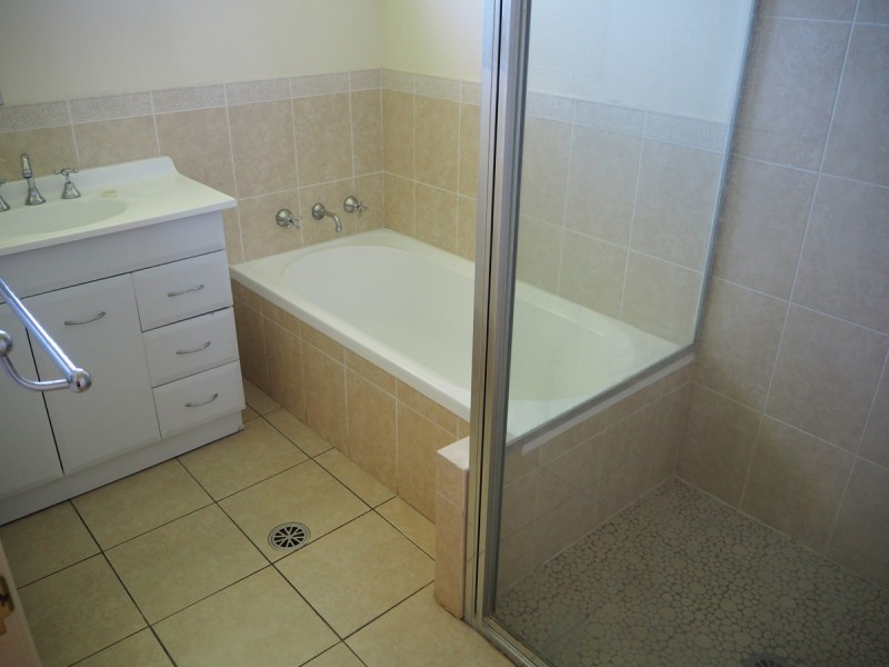 18 Warburton Drive, Tamworth NSW 2340