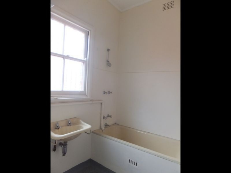 301 Peel Street, Tamworth NSW 2340