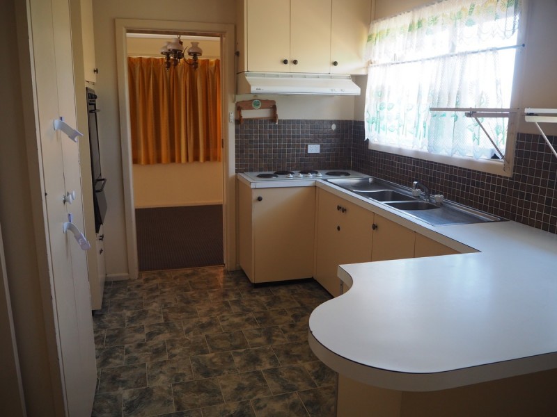 37 Kyooma Street, Tamworth NSW 2340