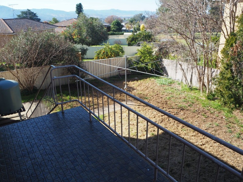 37 Kyooma Street, Tamworth NSW 2340