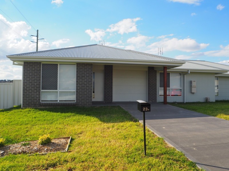 23A/23B Tulipwood Crescent, Tamworth NSW 2340