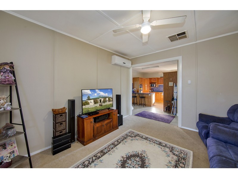 2 Laurel Street, Kootingal NSW 2352