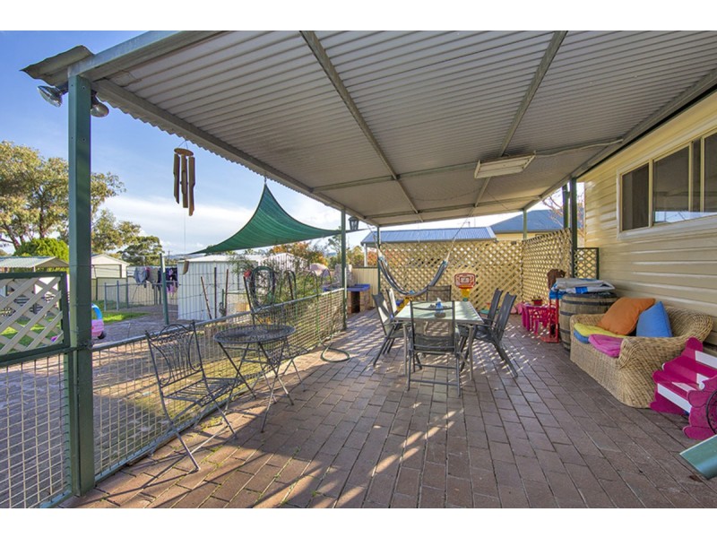 2 Laurel Street, Kootingal NSW 2352