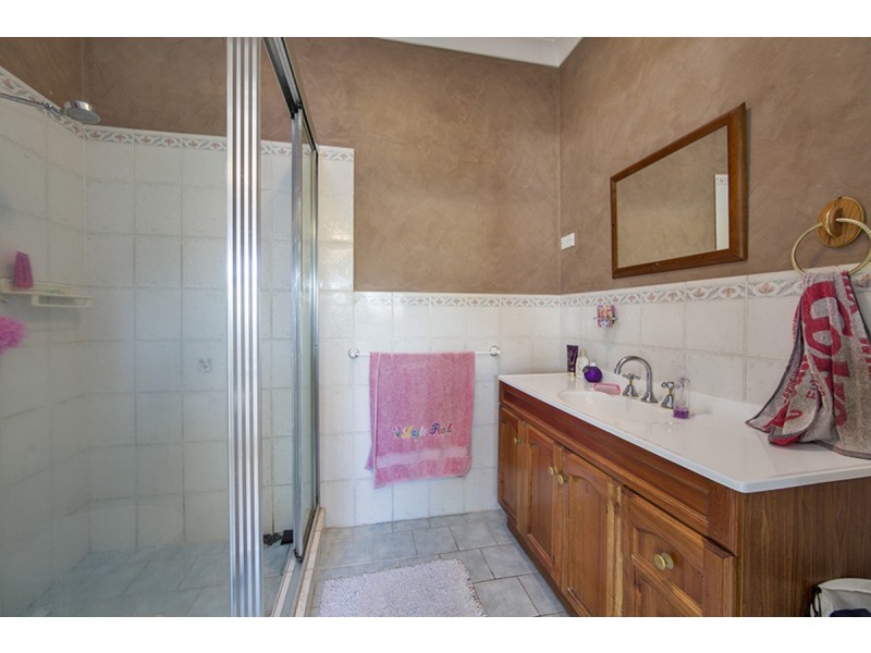 2 Laurel Street, Kootingal NSW 2352