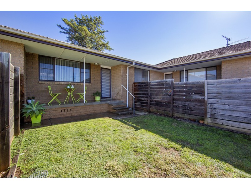 2/4 Woodstock Street, Tamworth NSW 2340