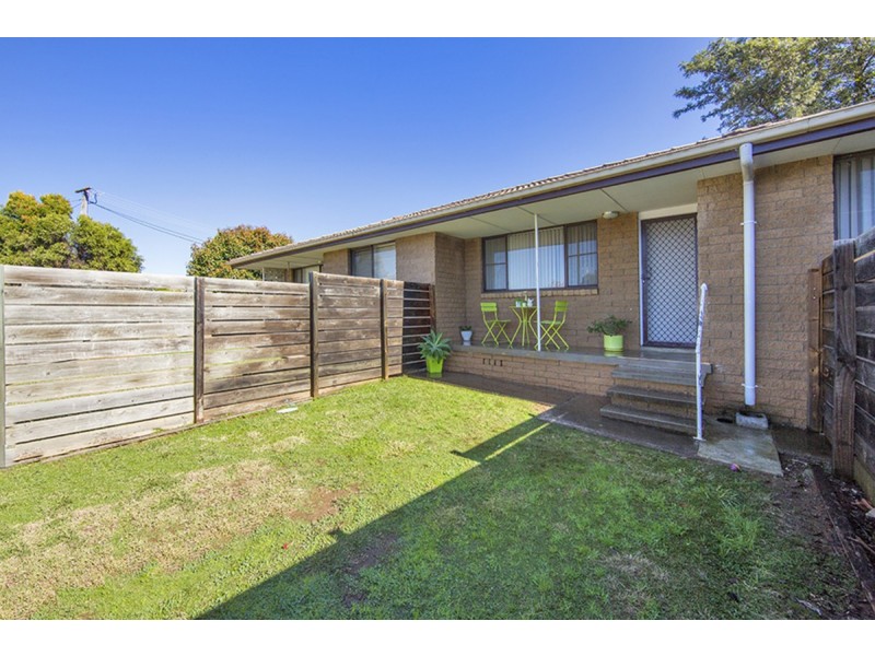 2/4 Woodstock Street, Tamworth NSW 2340