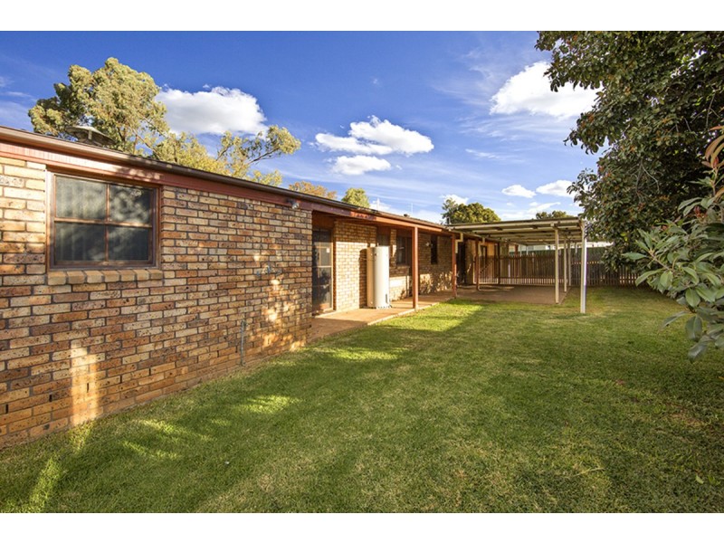 11 Lawson Place, Tamworth NSW 2340
