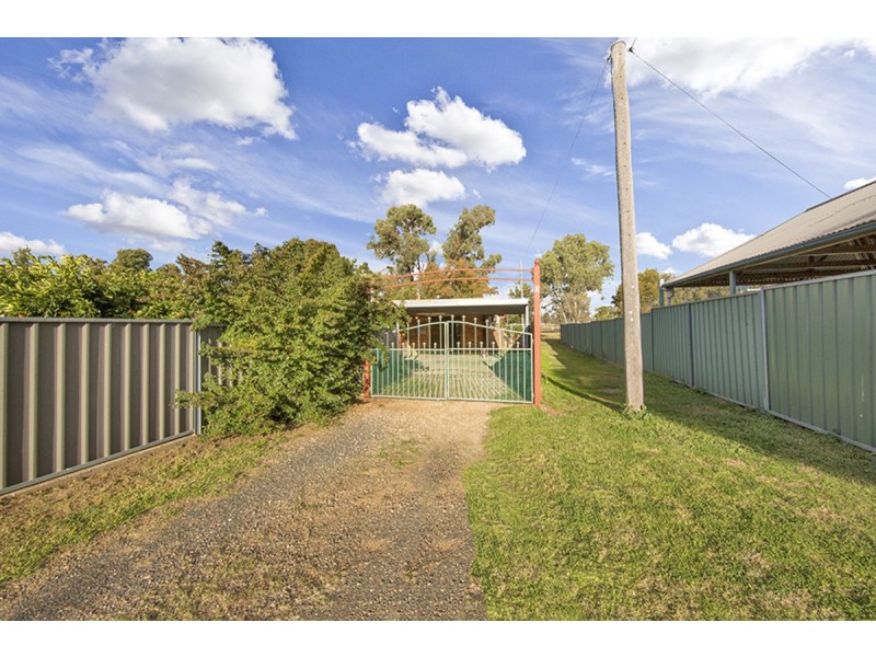 11 Lawson Place, Tamworth NSW 2340