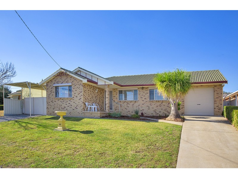 82 Glengarvin Drive, Tamworth NSW 2340