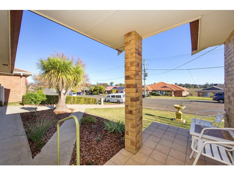 82 Glengarvin Drive, Tamworth NSW 2340