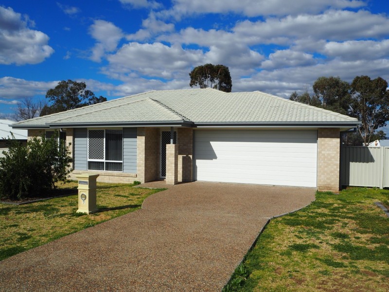 7 McKinlay Place, Tamworth NSW 2340