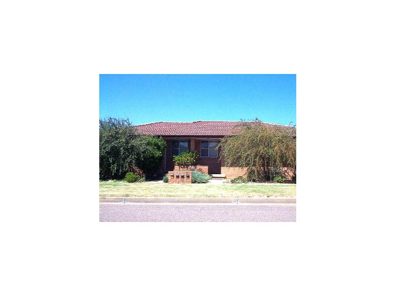 1/3 Edinburgh Street, Tamworth NSW 2340