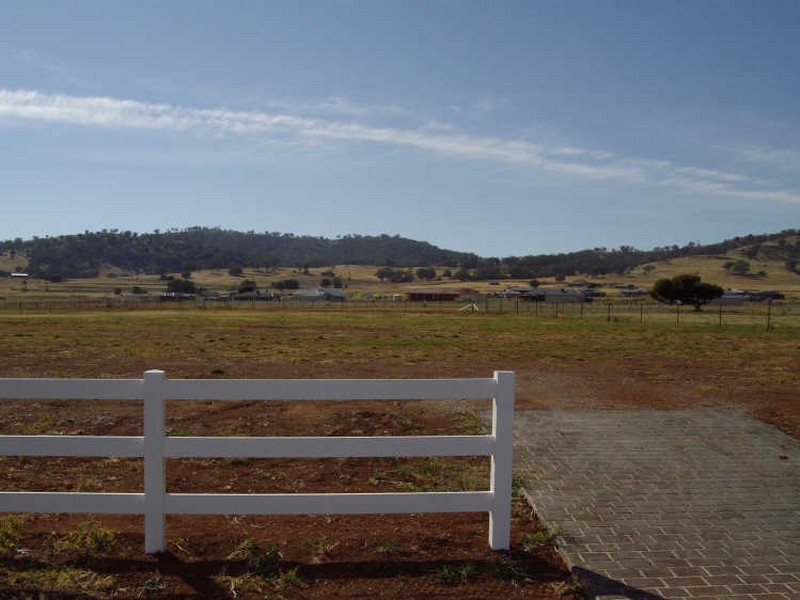 12 Sequoia Drive, Tamworth NSW 2340