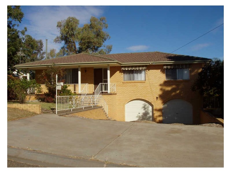 25 Minnamurra Crescent, Tamworth NSW 2340
