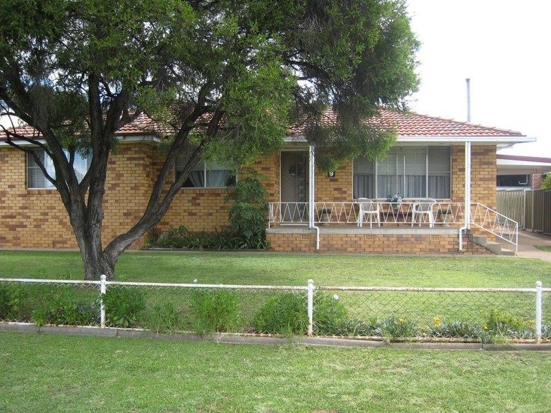 9 Karloo Street, Tamworth NSW 2340