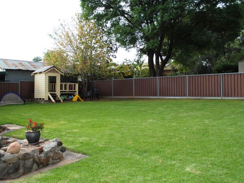 8 Raglan Street, Tamworth NSW 2340