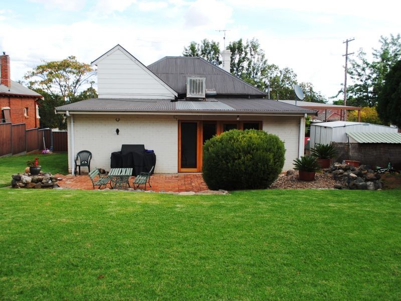 8 Raglan Street, Tamworth NSW 2340