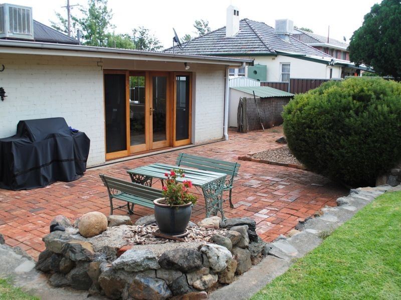 8 Raglan Street, Tamworth NSW 2340