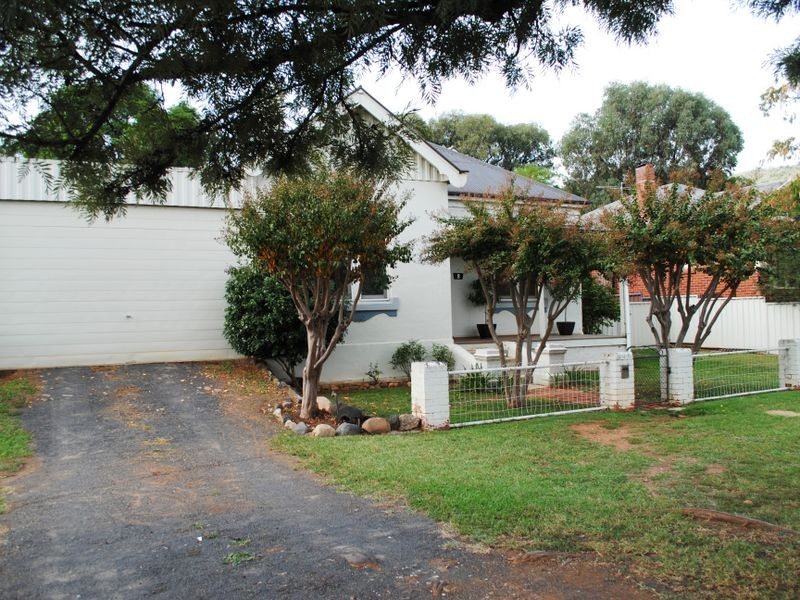 8 Raglan Street, Tamworth NSW 2340
