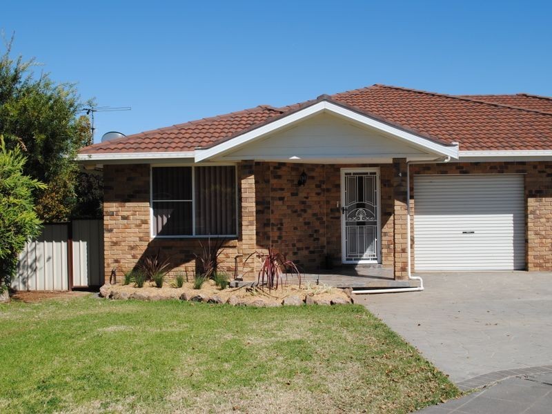 4/14 Cowper Close, Tamworth NSW 2340