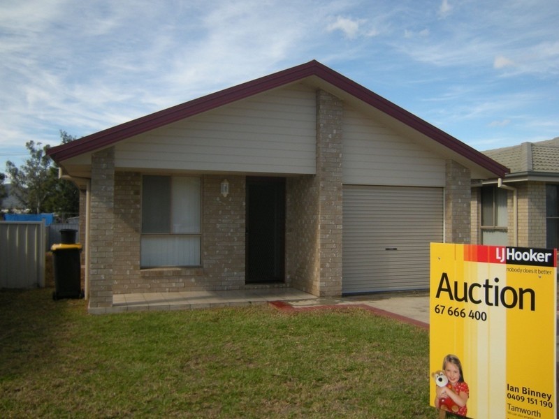 4 Tasman Place, Tamworth NSW 2340