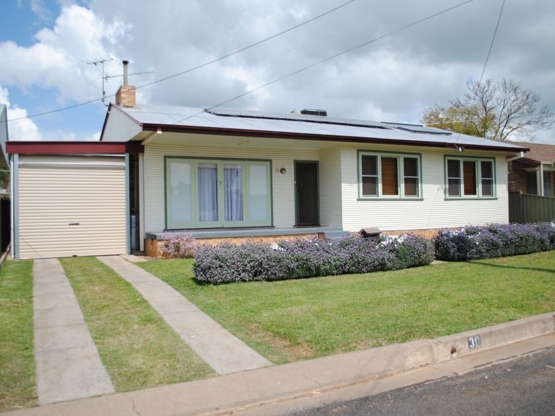 30 Oak Street, Tamworth NSW 2340