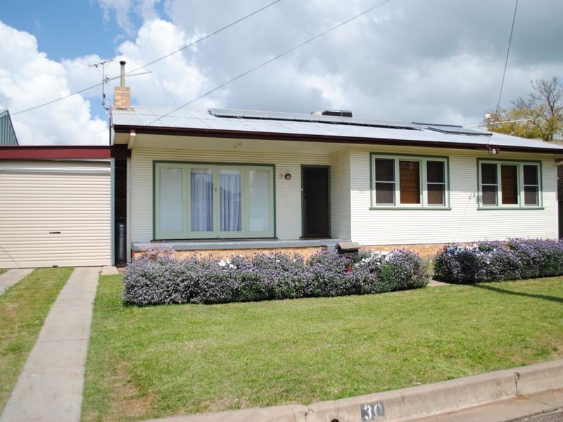 30 Oak Street, Tamworth NSW 2340