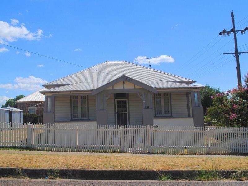 99 Crown Street, Tamworth NSW 2340