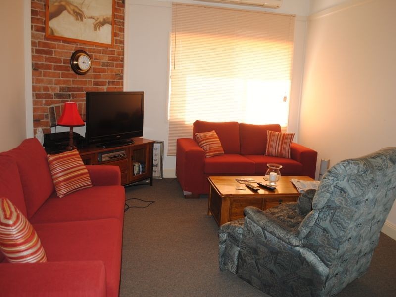 99 Crown Street, Tamworth NSW 2340