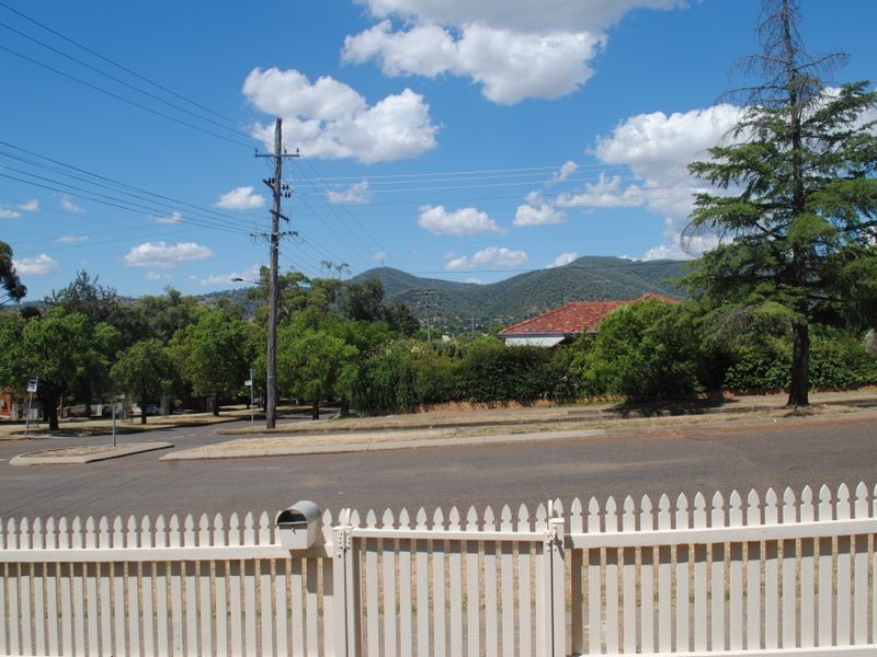 99 Crown Street, Tamworth NSW 2340