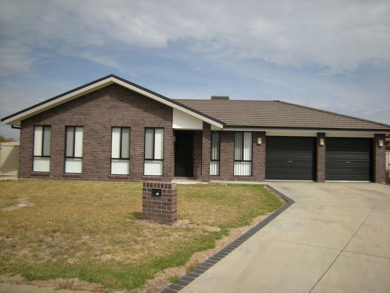 16 Burdekin Place, Tamworth NSW 2340
