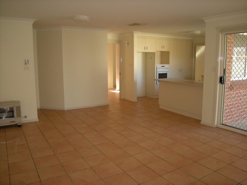 24 Wahroonga Drive, Tamworth NSW 2340