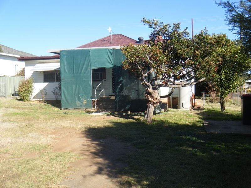 128 Piper Street, Tamworth NSW 2340