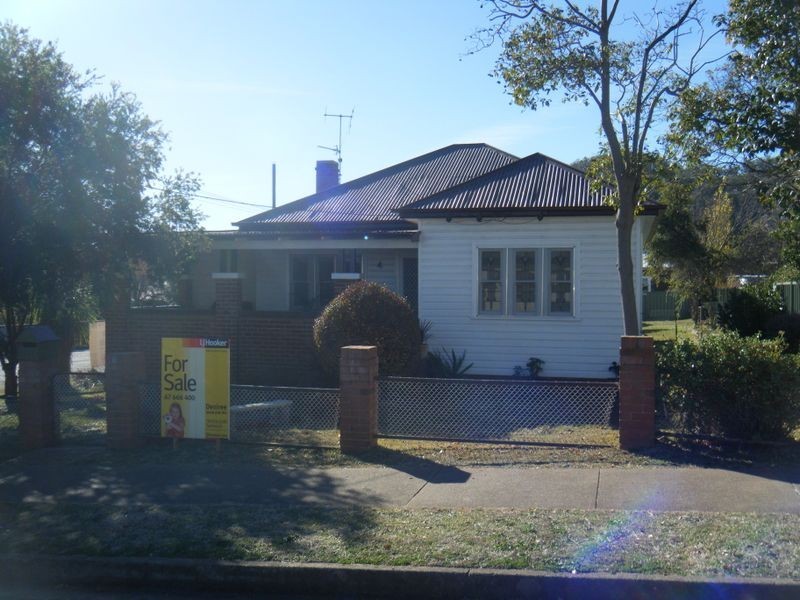 128 Piper Street, Tamworth NSW 2340