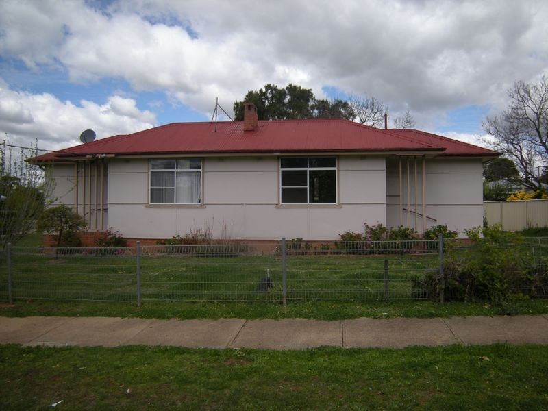 12-12a Thompson Crescent, Tamworth NSW 2340