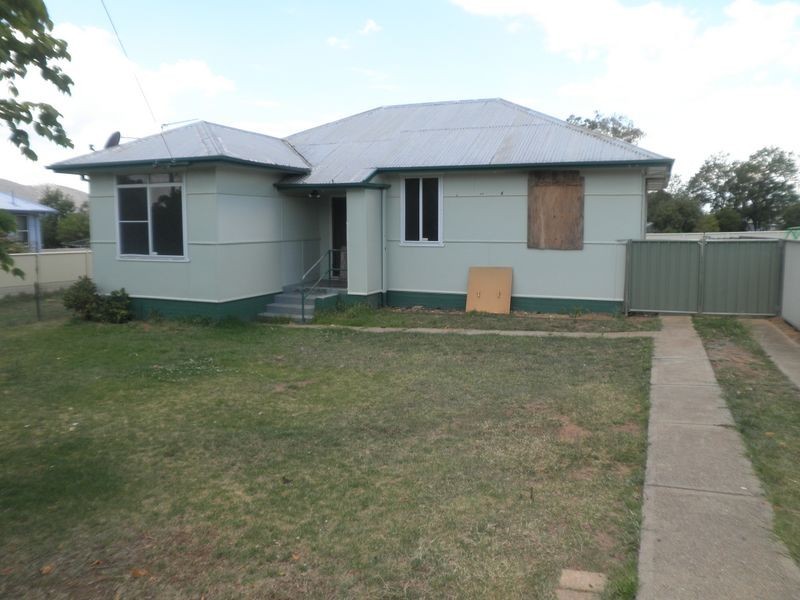 11 Thompson Crescent, Tamworth NSW 2340