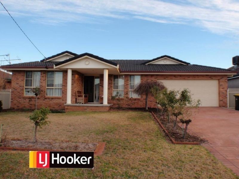 8 Wattle Street, Kootingal NSW 2352