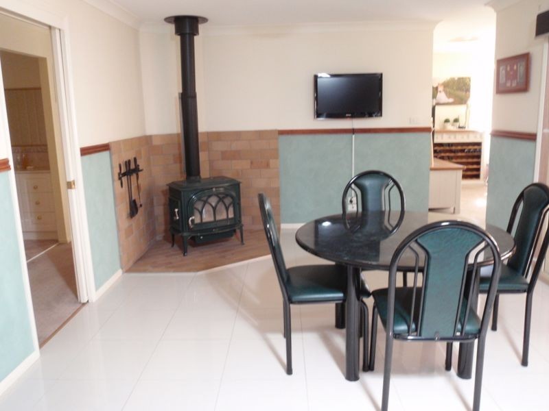 8 Wattle Street, Kootingal NSW 2352