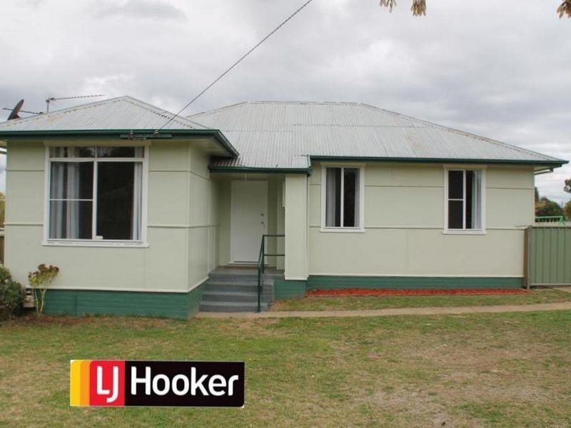 11 Thompson Crescent, Tamworth NSW 2340