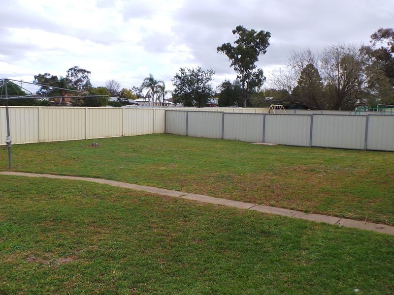11 Thompson Crescent, Tamworth NSW 2340