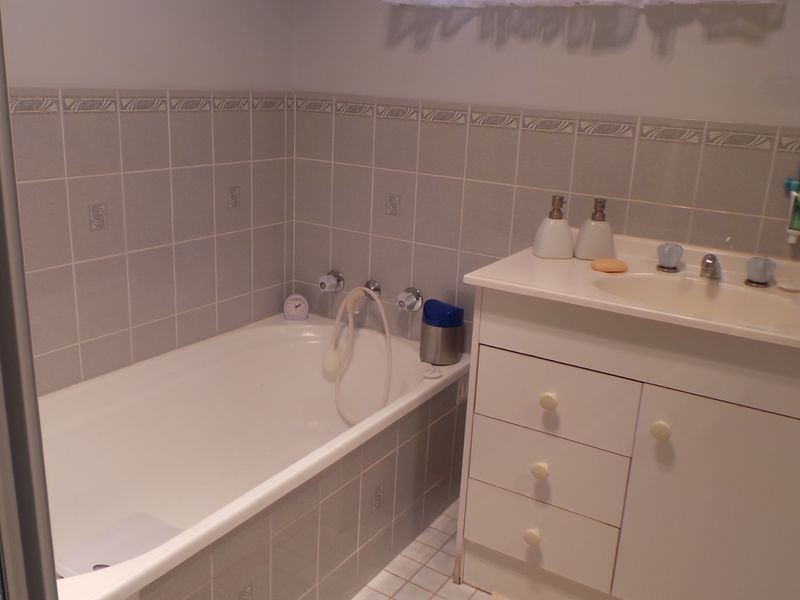 1 Marshall Place (27 Macgregor Street), Tamworth NSW 2340